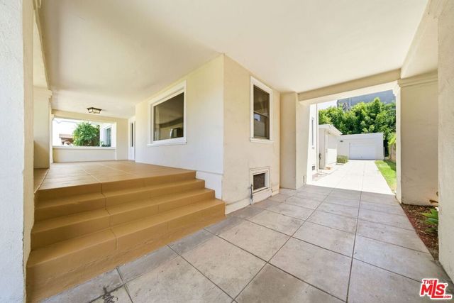 1620 S Victoria Avenue, Los Angeles, CA 90019
