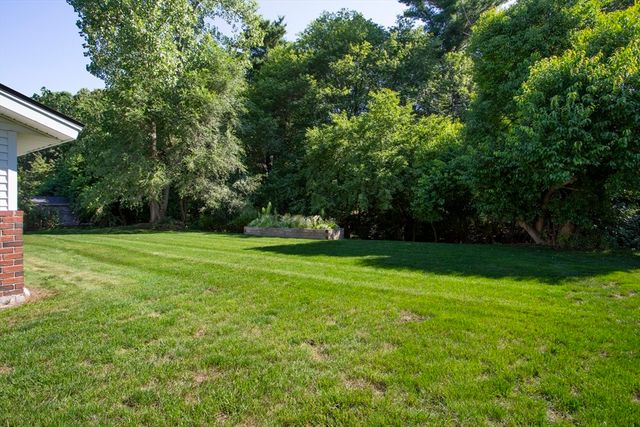 11 Mary Agnes Road, Framingham, MA 01701