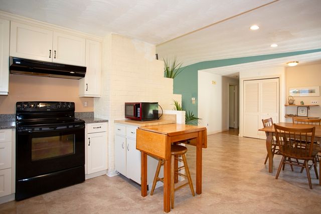 11 Mary Agnes Road, Framingham, MA 01701
