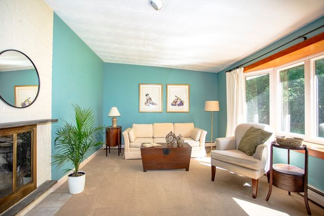 11 Mary Agnes Road, Framingham, MA 01701