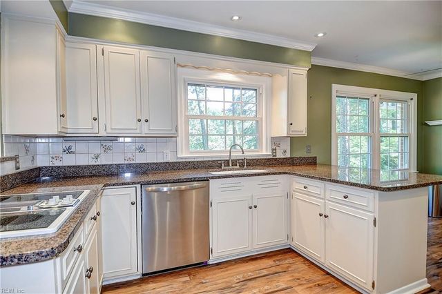 609 Thalia Point RD, Virginia Beach, VA 23452