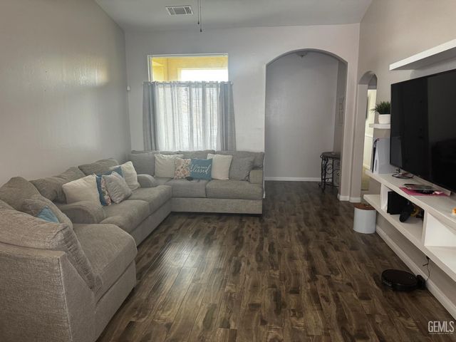 5305 Baja Drive, Bakersfield, CA 93307