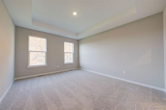 2014 Shale, Howell, MI 48843