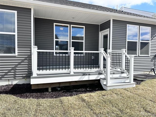 2014 Shale, Howell, MI 48843