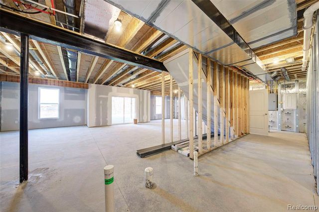 2014 Shale, Howell, MI 48843