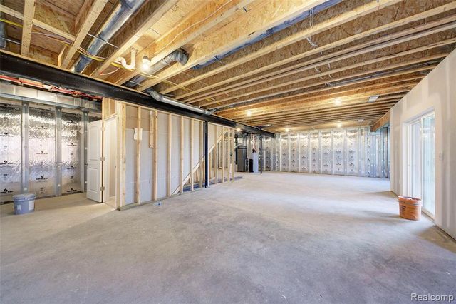 2014 Shale, Howell, MI 48843