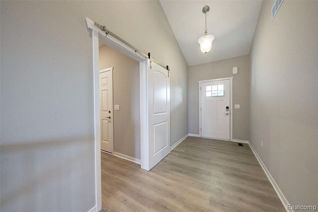 2014 Shale, Howell, MI 48843