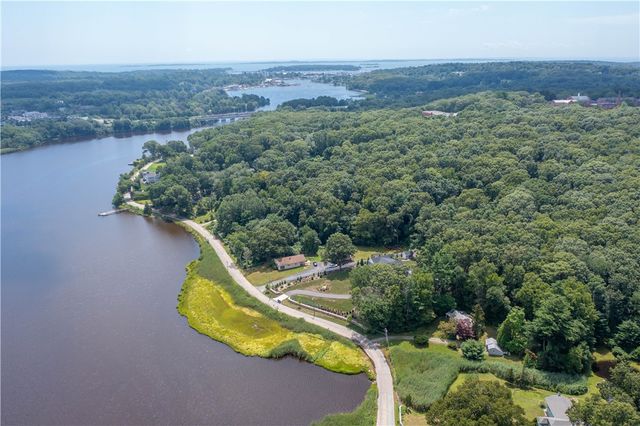 883 River Road, Groton, CT 06355