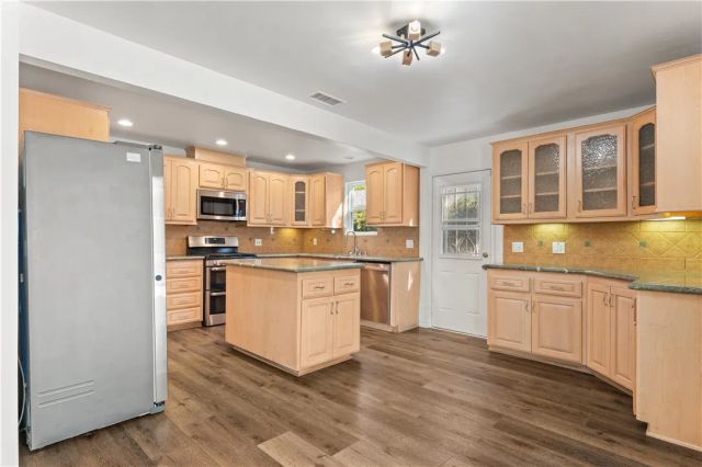 6515 Kenwater, West Hills, CA 91307