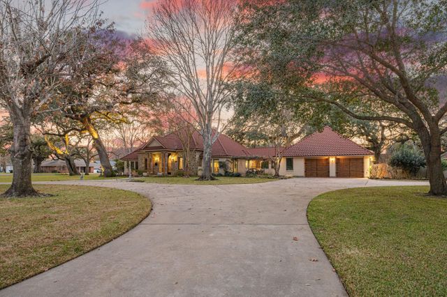 1524 Travis Street, Columbus, TX 78934