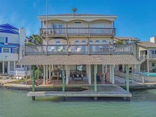 1306 Outrigger, Tiki Island, TX 77554