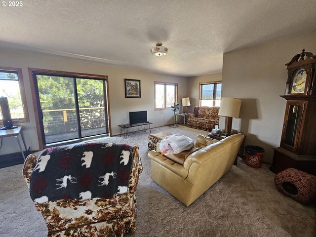 1014 ROE Dr, Goldendale, WA 98620