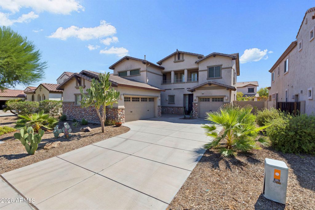 15655 W MONTECITO Avenue, Goodyear, AZ 85395