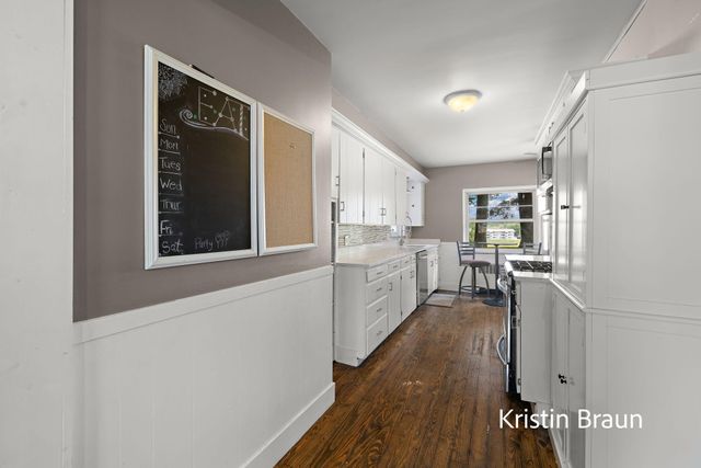 4078 Highgate Road, Norton Shores City, MI 49441