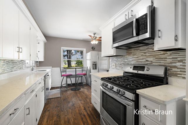 4078 Highgate Road, Norton Shores City, MI 49441
