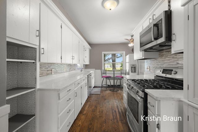 4078 Highgate Road, Norton Shores City, MI 49441