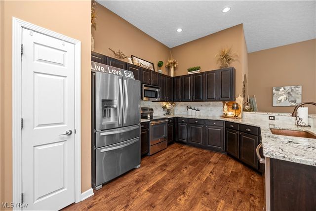 9130 Devonshire Drive, Olmsted Falls, OH 44138