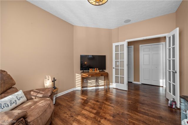 9130 Devonshire Drive, Olmsted Falls, OH 44138