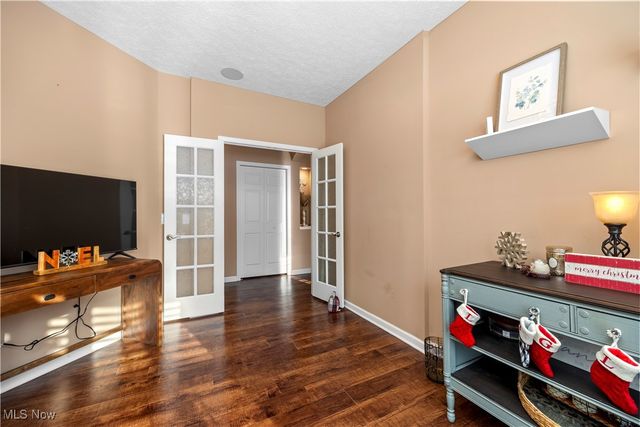 9130 Devonshire Drive, Olmsted Falls, OH 44138