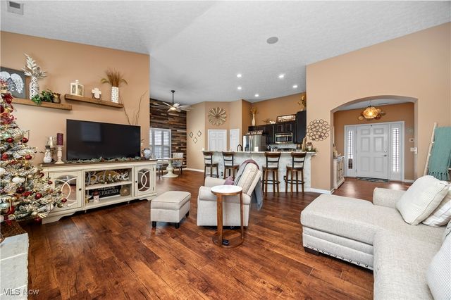 9130 Devonshire Drive, Olmsted Falls, OH 44138