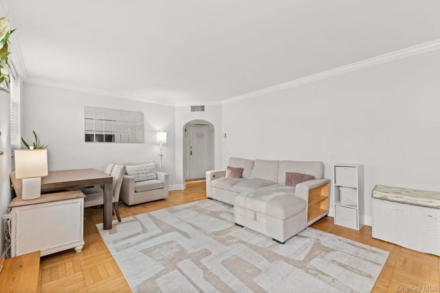 1350 Midland Avenue 1O, Bronxville, NY 10708