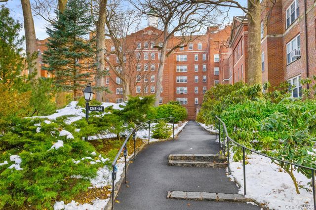 1350 Midland Avenue 1O, Bronxville, NY 10708