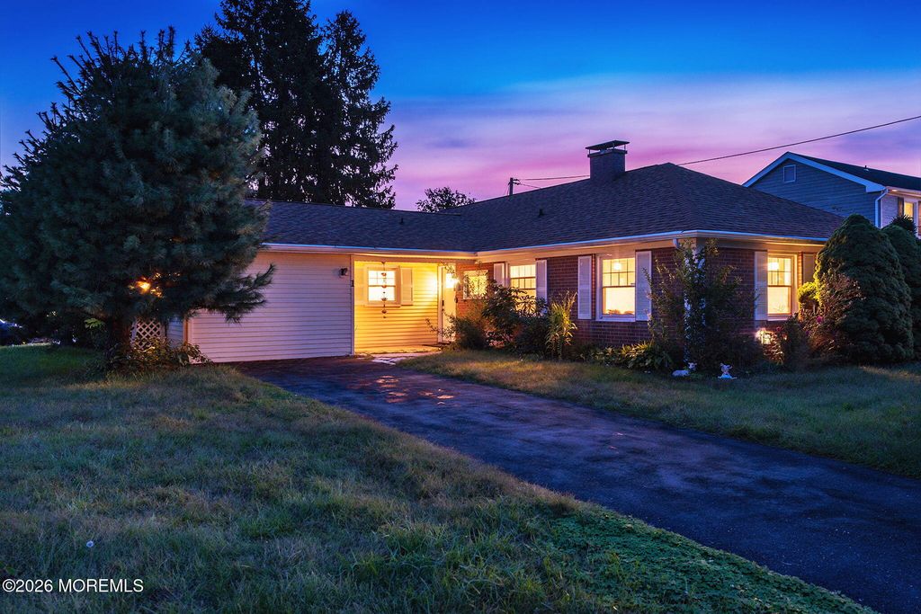 1 Madestone Lane, Willingboro, NJ 08046
