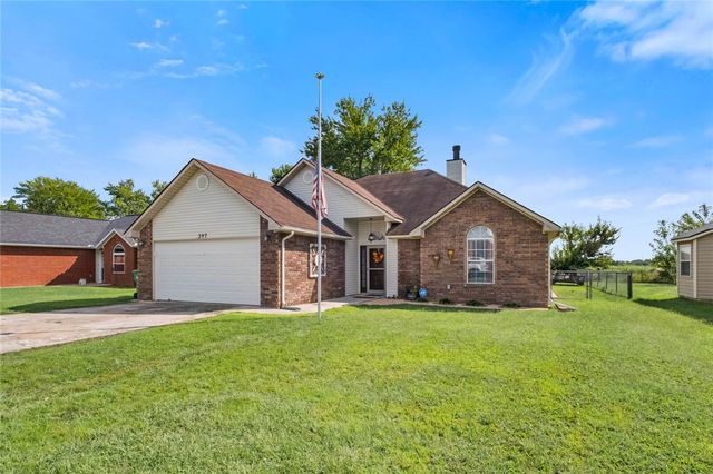 397 Thompson Street, Centerton, AR 72719