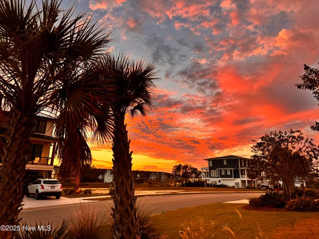 163 Voyager Way, Hampstead, NC 28443