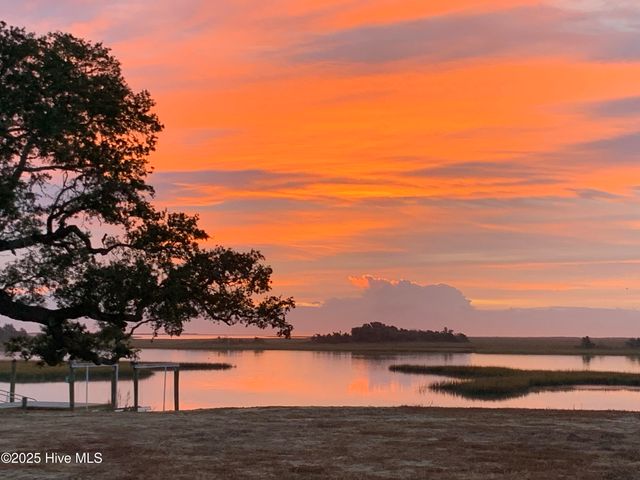 163 Voyager Way, Hampstead, NC 28443