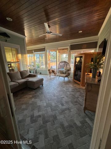 163 Voyager Way, Hampstead, NC 28443