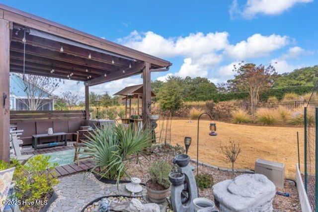 163 Voyager Way, Hampstead, NC 28443