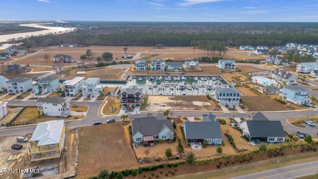 163 Voyager Way, Hampstead, NC 28443