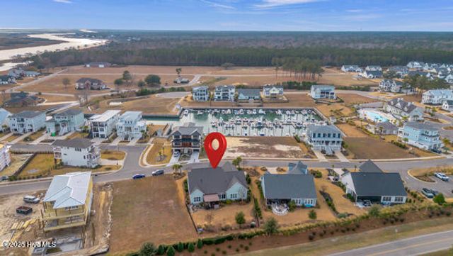 163 Voyager Way, Hampstead, NC 28443