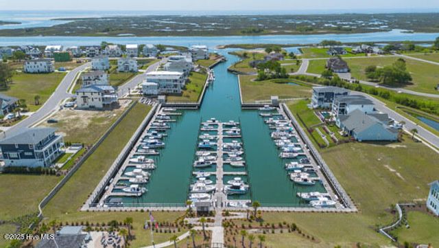 163 Voyager Way, Hampstead, NC 28443