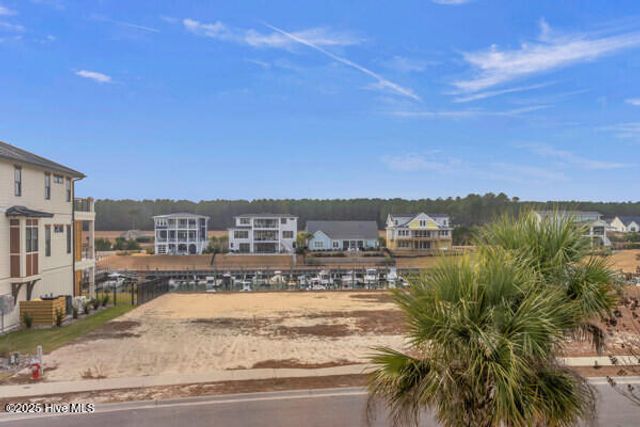 163 Voyager Way, Hampstead, NC 28443