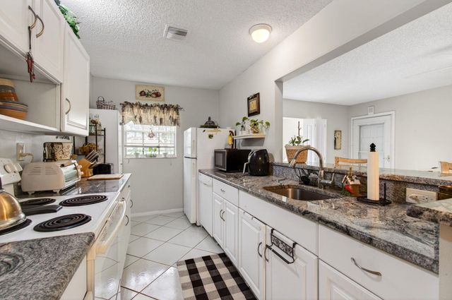 5050 Nesting Way B, Delray Beach, FL 33484