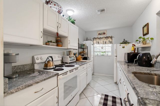 5050 Nesting Way B, Delray Beach, FL 33484