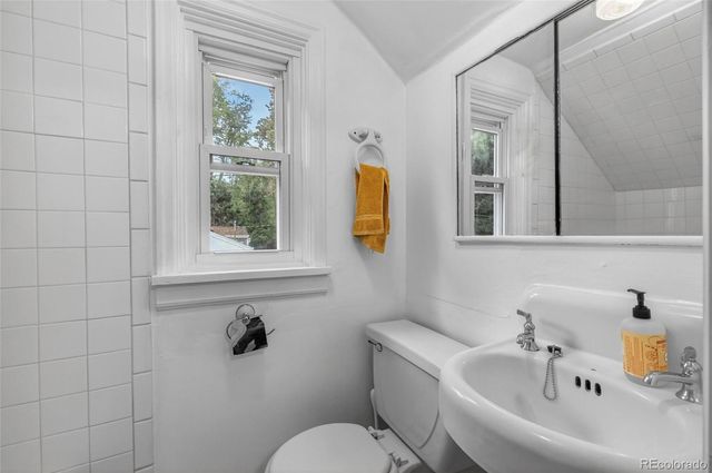 1050 Pikeview Street, Lakewood, CO 80215