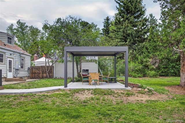 1050 Pikeview Street, Lakewood, CO 80215