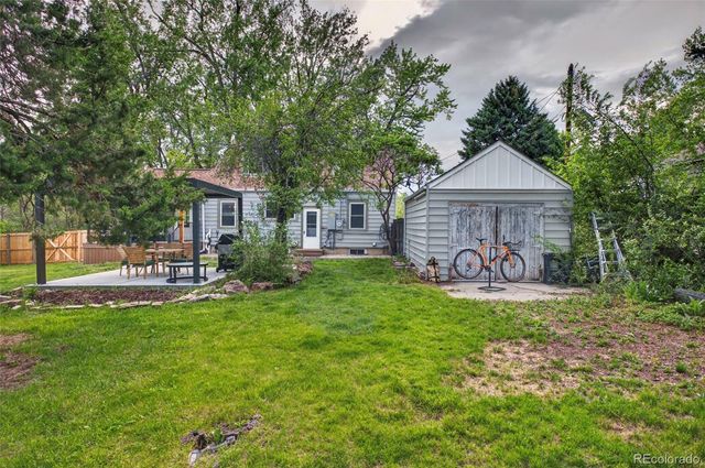 1050 Pikeview Street, Lakewood, CO 80215