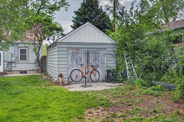 1050 Pikeview Street, Lakewood, CO 80215