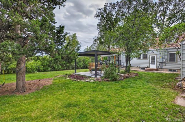 1050 Pikeview Street, Lakewood, CO 80215