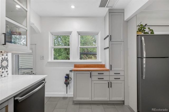 1050 Pikeview Street, Lakewood, CO 80215