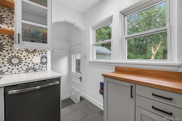 1050 Pikeview Street, Lakewood, CO 80215