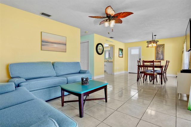 159 VISTA HERMOSA CIRCLE 27B, Sarasota, FL 34242