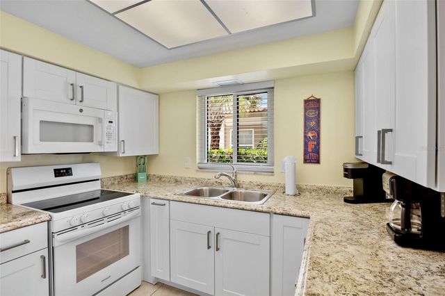 159 VISTA HERMOSA CIRCLE 27B, Sarasota, FL 34242