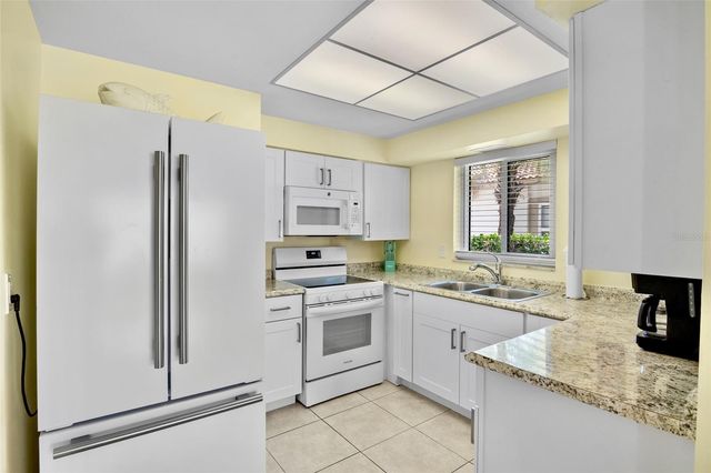 159 VISTA HERMOSA CIRCLE 27B, Sarasota, FL 34242