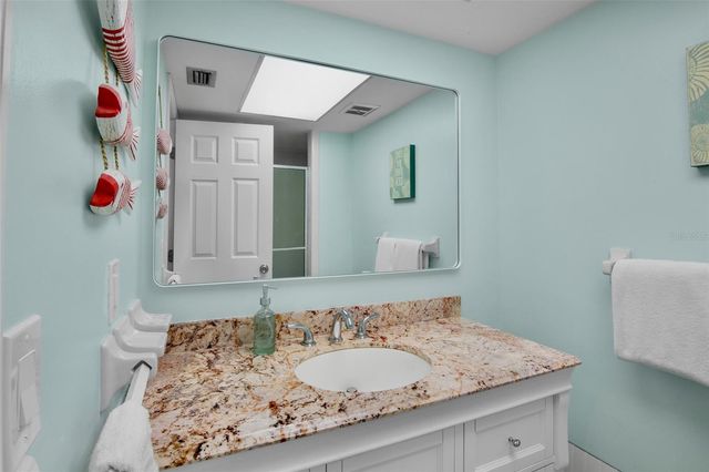 159 VISTA HERMOSA CIRCLE 27B, Sarasota, FL 34242