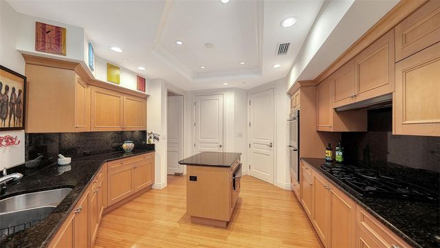 2052 BENJAMIN FRANKLIN DRIVE D702, Sarasota, FL 34236